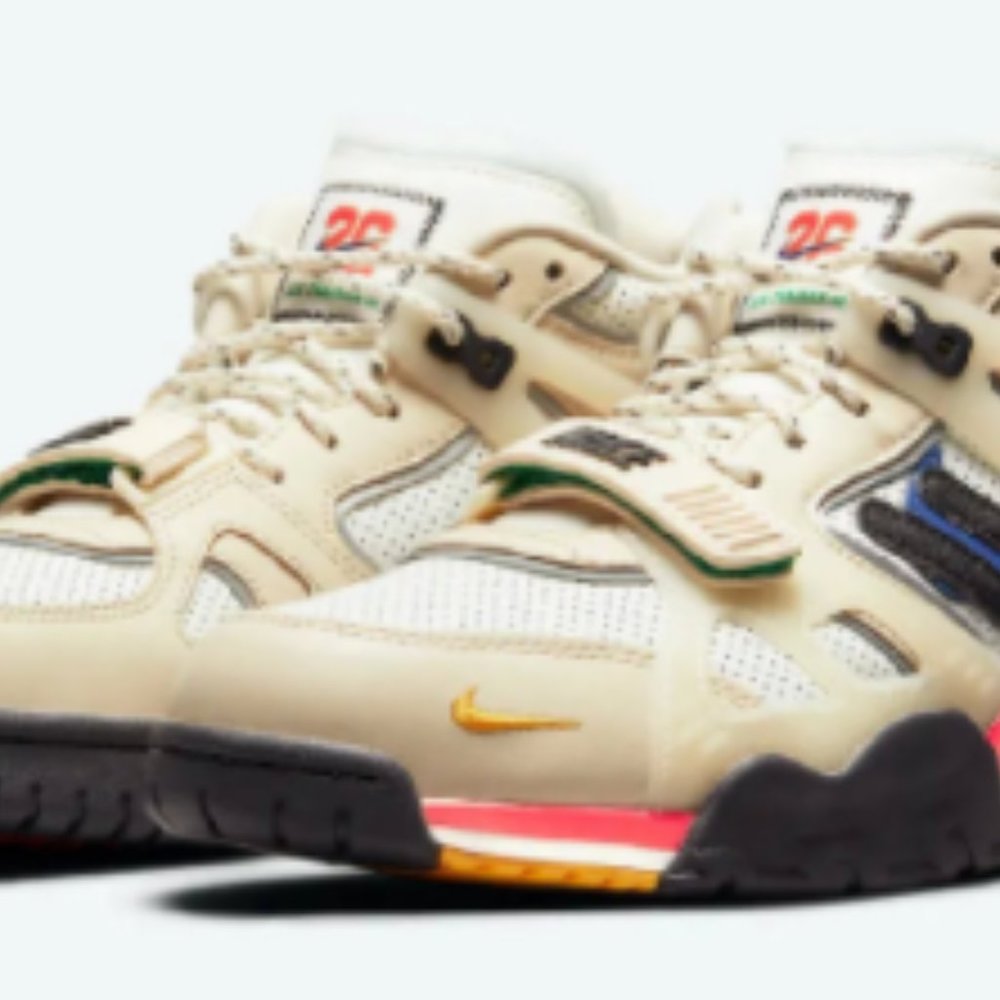 Casual sports shoes
